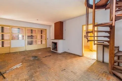 Imagem Oportunidade Única: Casa para Fins Residencial ou Comercial em Local Estratégico!