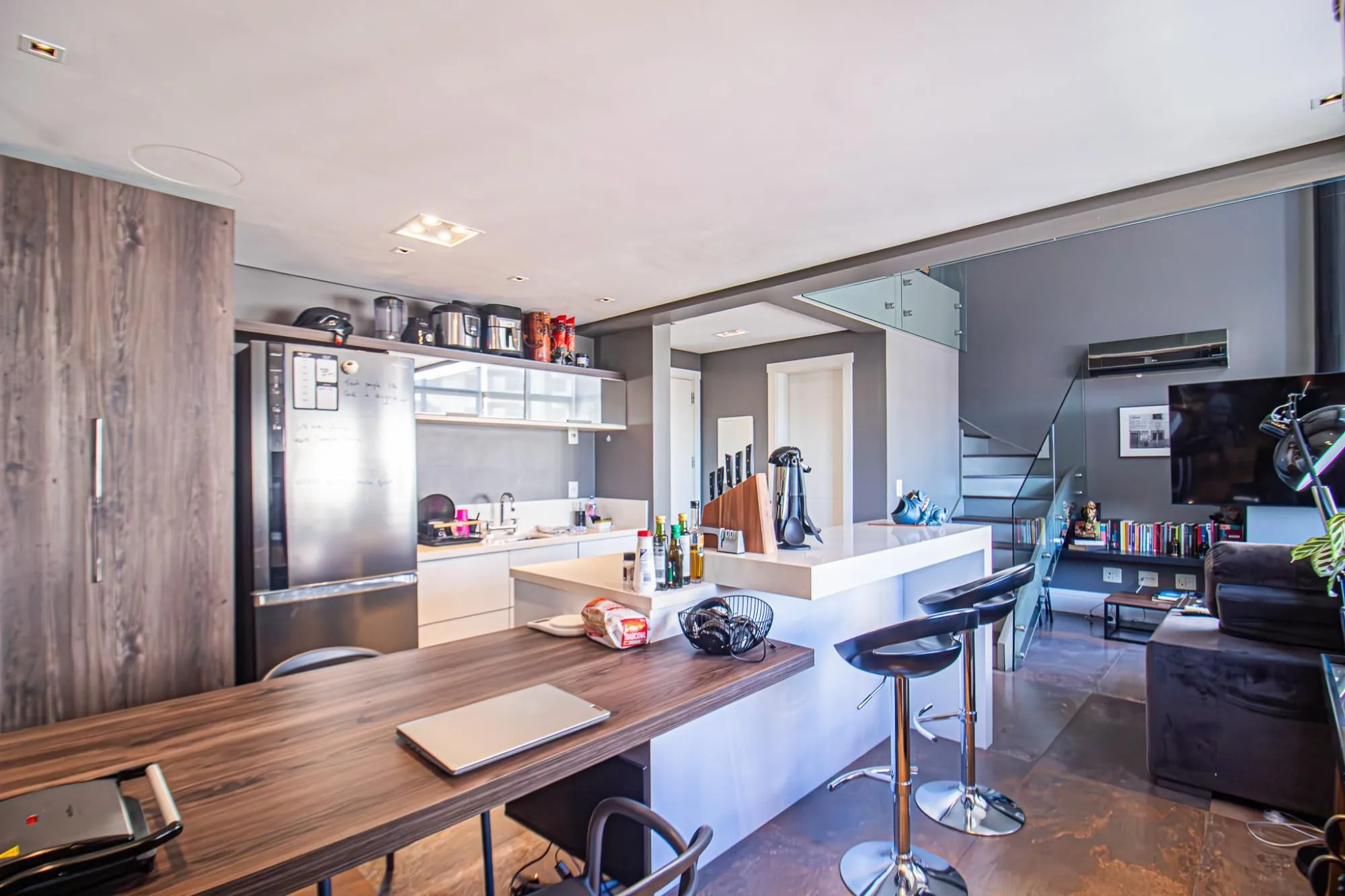 Imagem Apartamento Duplex, 1D com lareira no bairro Rio Branco