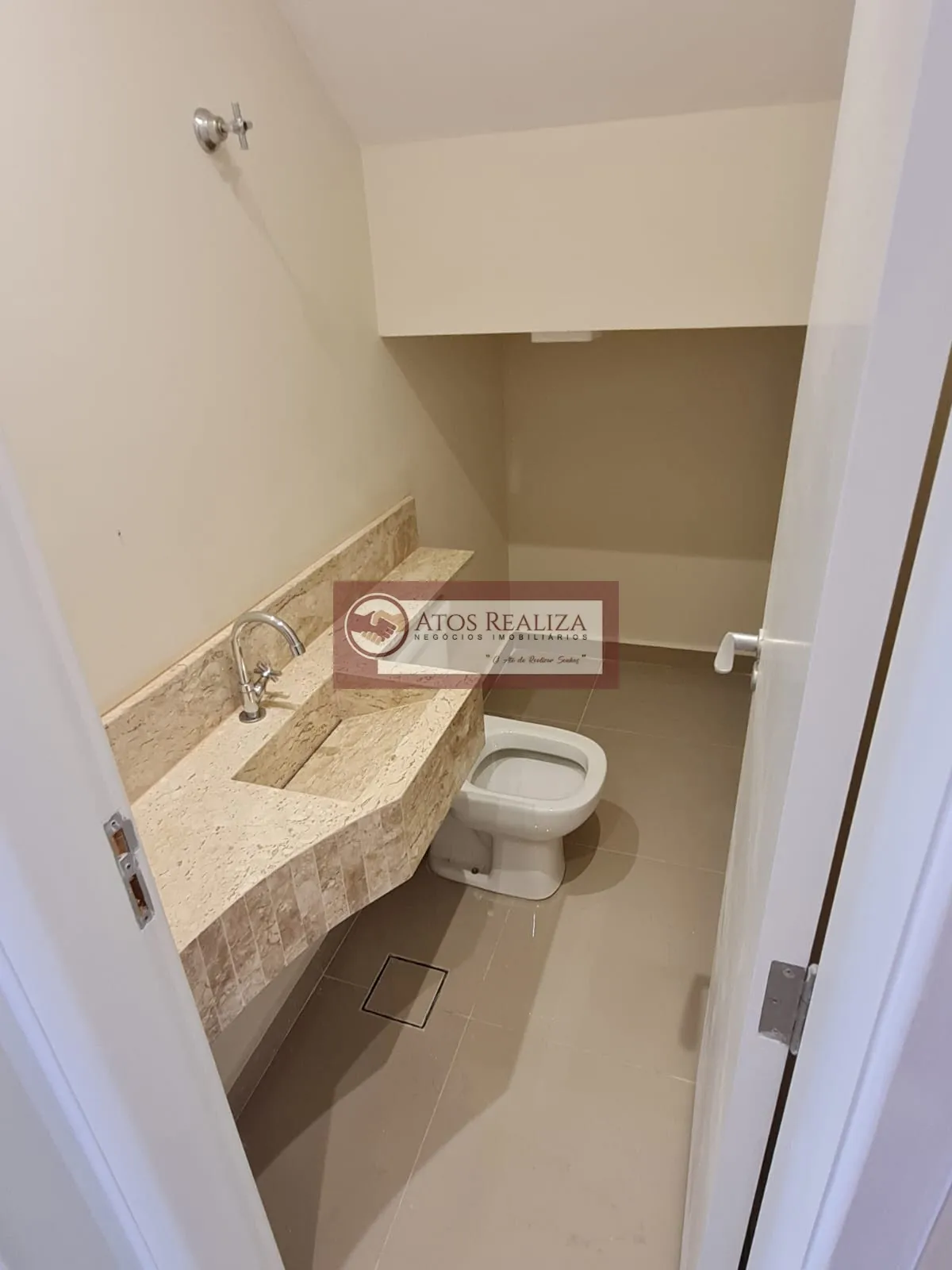 Imagem Vendo Sobrado 3 Suites 2 vagas e Churrasqueira Vila Isa - Sabará SP.