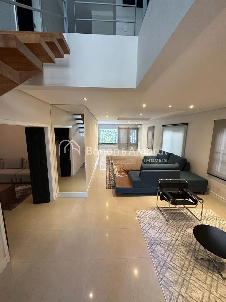 Imagem Casa em condomínio com 367 m² e 4 quartos