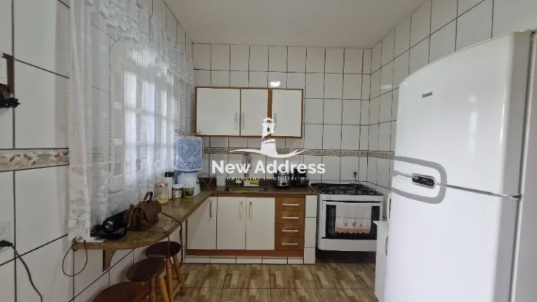 Imagem Duas casas com ponto comercial em terreno de 335m² em Rosa da Penha. Amplas, bem cuidadas e com estrutura para kitnets. Ideal para morar ou investir.