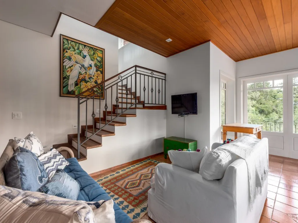 Imagem Casa de luxo em condomínio à venda em Campos do Jordão - 5 quartos, 5 suítes, 5 banheiros, 4 vagas, 900m².