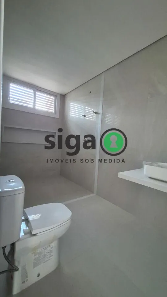 Imagem CASA EM CONDOMINIO COM 4 QUARTOS SENDO SUITES