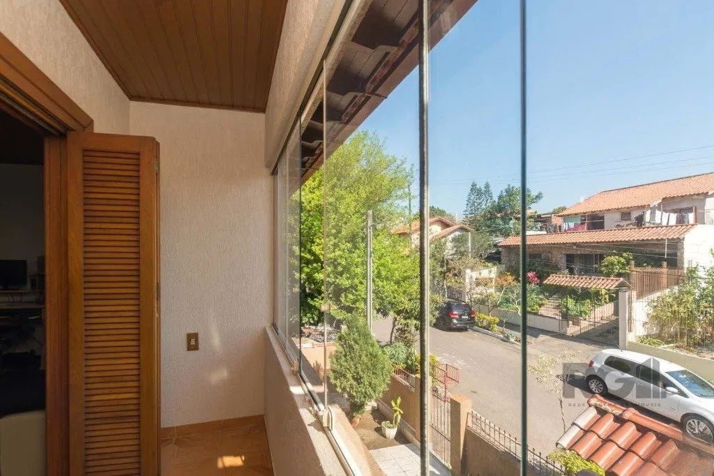 Imagem Casa de 4 quartos com 265m², no bairro Cavalhada