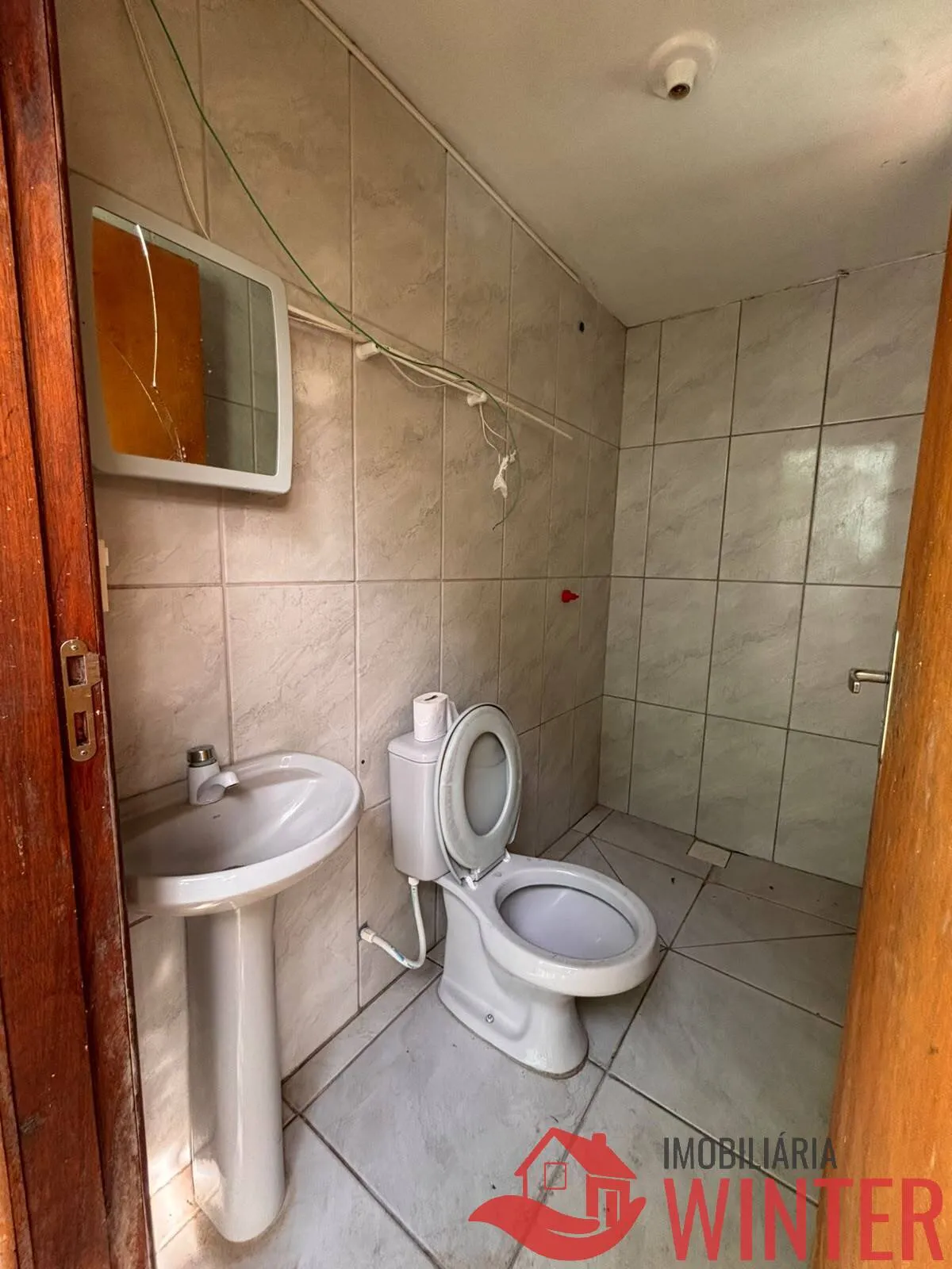 Imagem Casa ampla com 2 Dormitórios, garagem coberta para 3 carros - Matiel