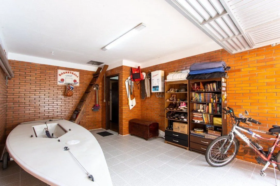 Imagem Casa para Venda - 220m², 3 dormitórios, sendo 2 suites, 5 vagas - Espirito Santo