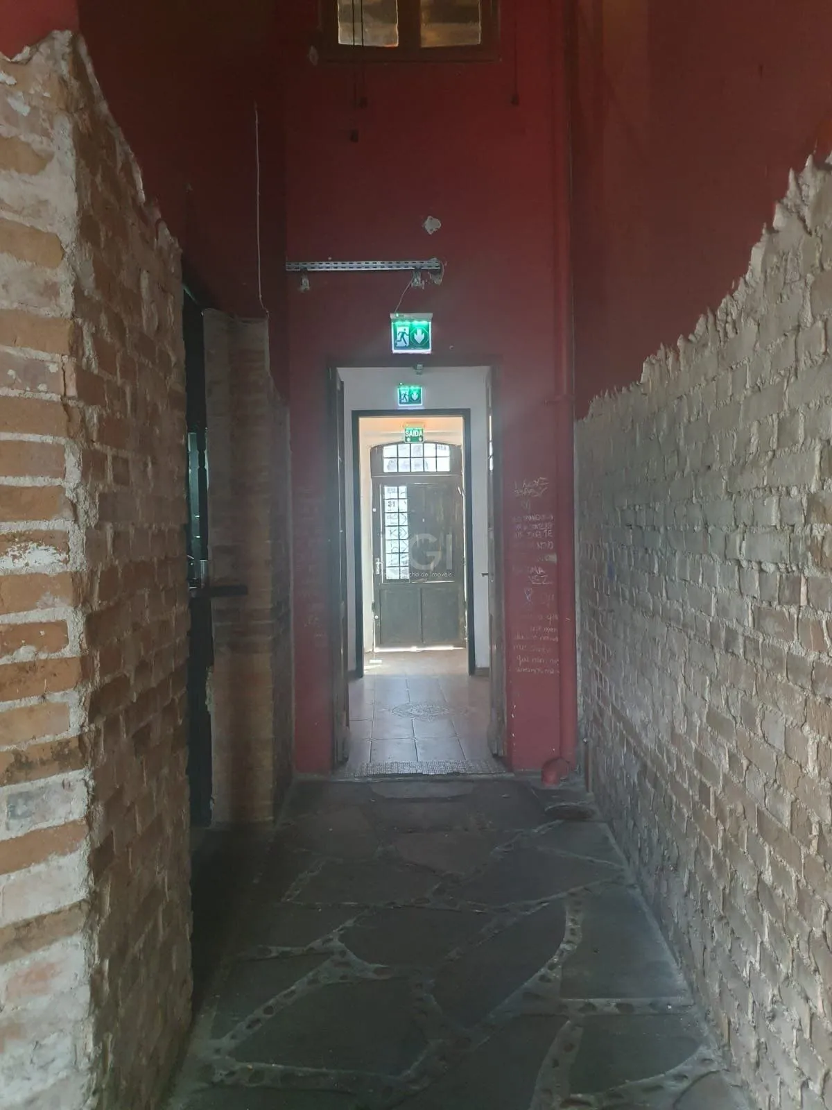 Imagem Casa para Venda - 242m², 3 dormitórios, 1 vaga - Cidade Baixa