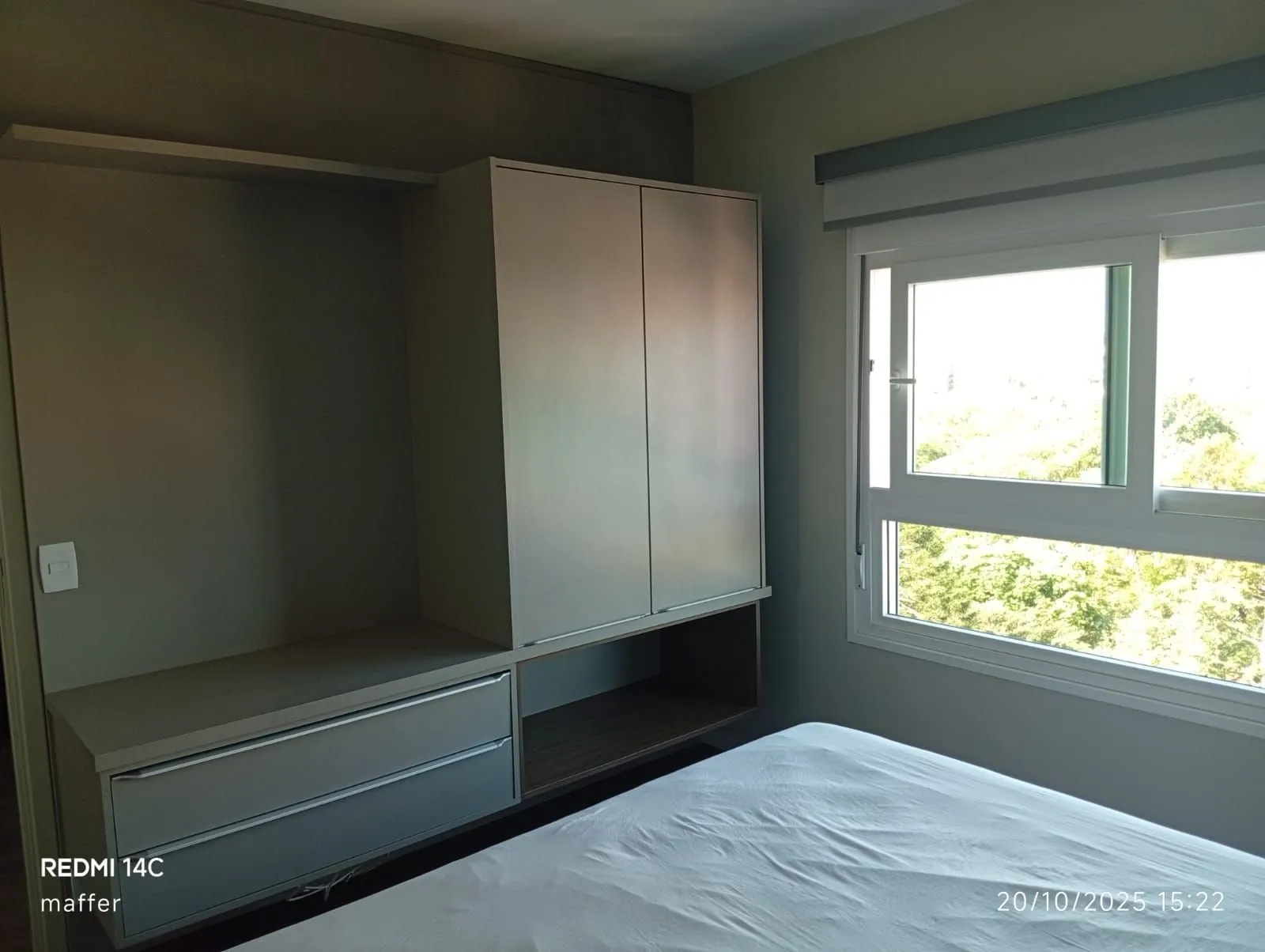 Imagem MÁFFER IMÓVEIS ALUGA Apartamento mobiliado de 1 dormitório com garagem em localização privilegiada do bairro Mont'Serrat - Porto Alegre/RS.
