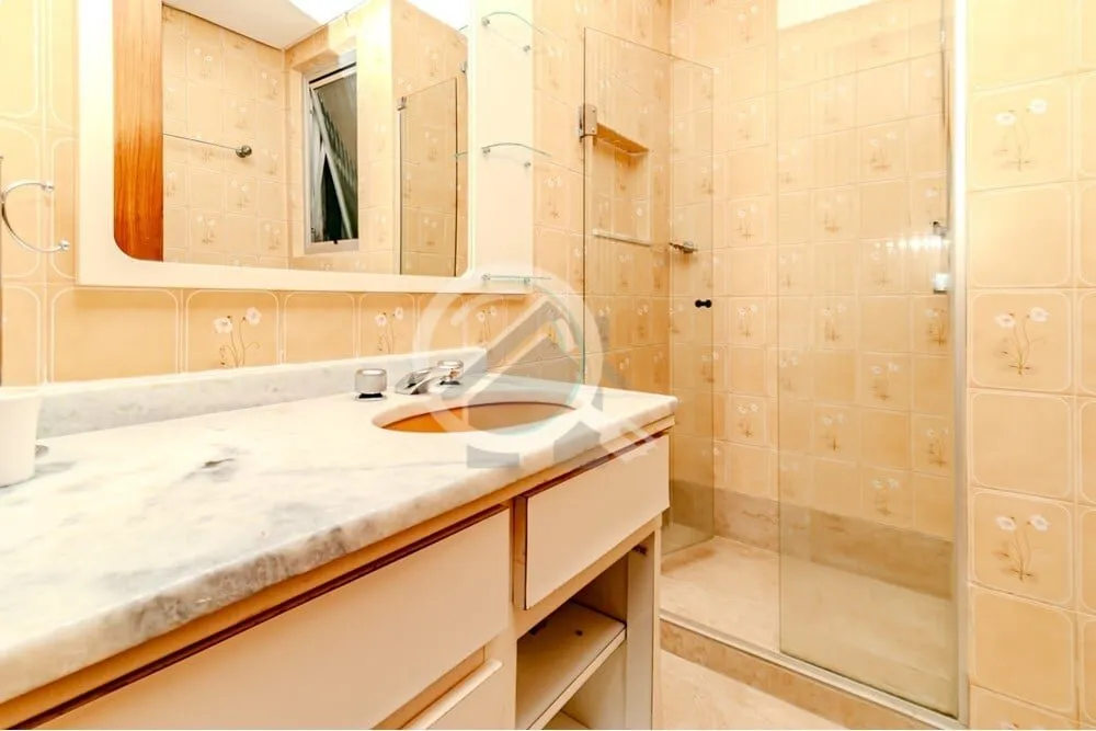 Imagem Este apartamento de 3 dormitórios, com 102m², localizado na Rua Doutor Vale, oferece um estilo de ...