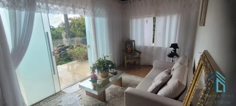 Imagem Chácara LINDA com 3 casas a venda 9.000m2, bem localizada em Contenda - PR