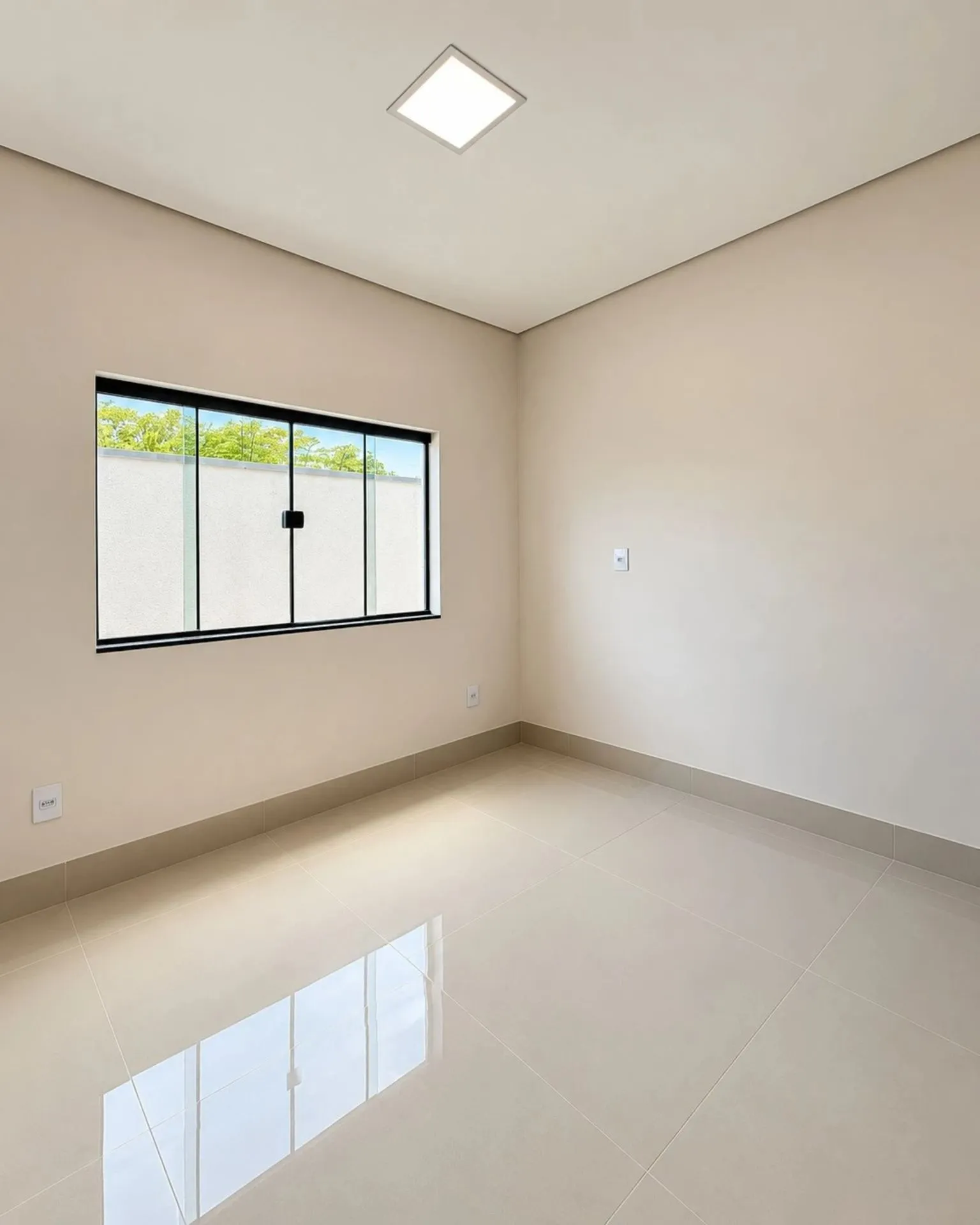 Imagem CASA À VENDA NO JARDIM UNIVERSITÁRIO 3 quartos, sendo 1 suíte master