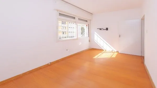 Imagem Vende-se apartamento com 3 quartos (1 suíte), 97 m² e 1 vaga - Bom Fim