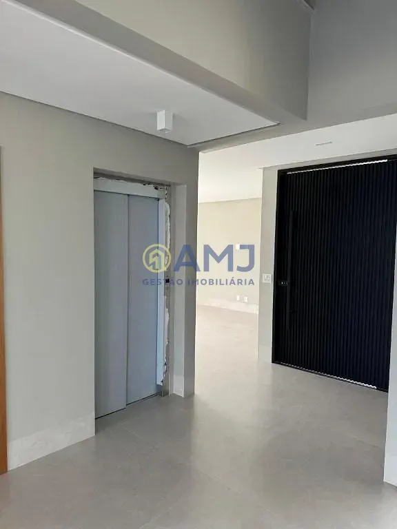 Imagem SOBRADO DE ALTO PADRÃO COM ELEVADOR PRIVATIVO, 4 SUÍTES E PISCINA AQUECIDA - PORTAL DO SOL GARDEN