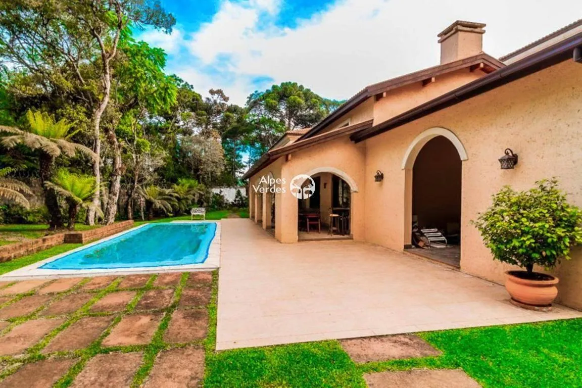 Imagem Vende-se Casa em Condominio com 4 suites a 5 minutos da Rua Coberta