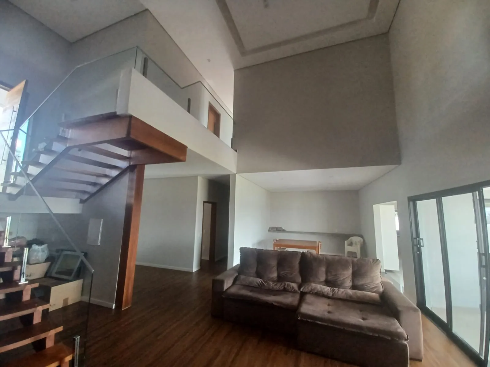 Imagem Casa de 350,00m² Construído Localizada no Condomínio Residencial Village Ipanema I!