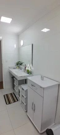 Imagem Apartamento - Ótima Localização Ponta da Praia- Av. os Bancários - 03 Quartos com 01 suíte
