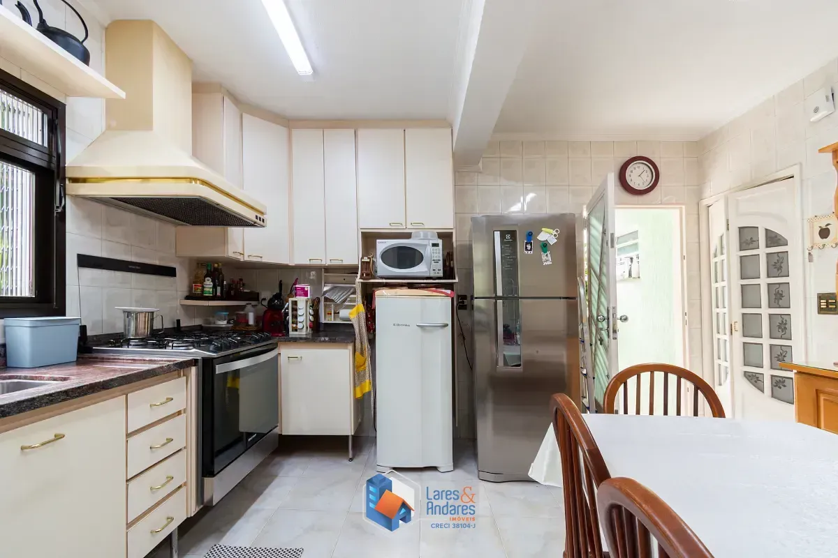 Imagem Casa para venda em Vila das Mercês com 4 quartos, sendo 1 suíte, 263m²