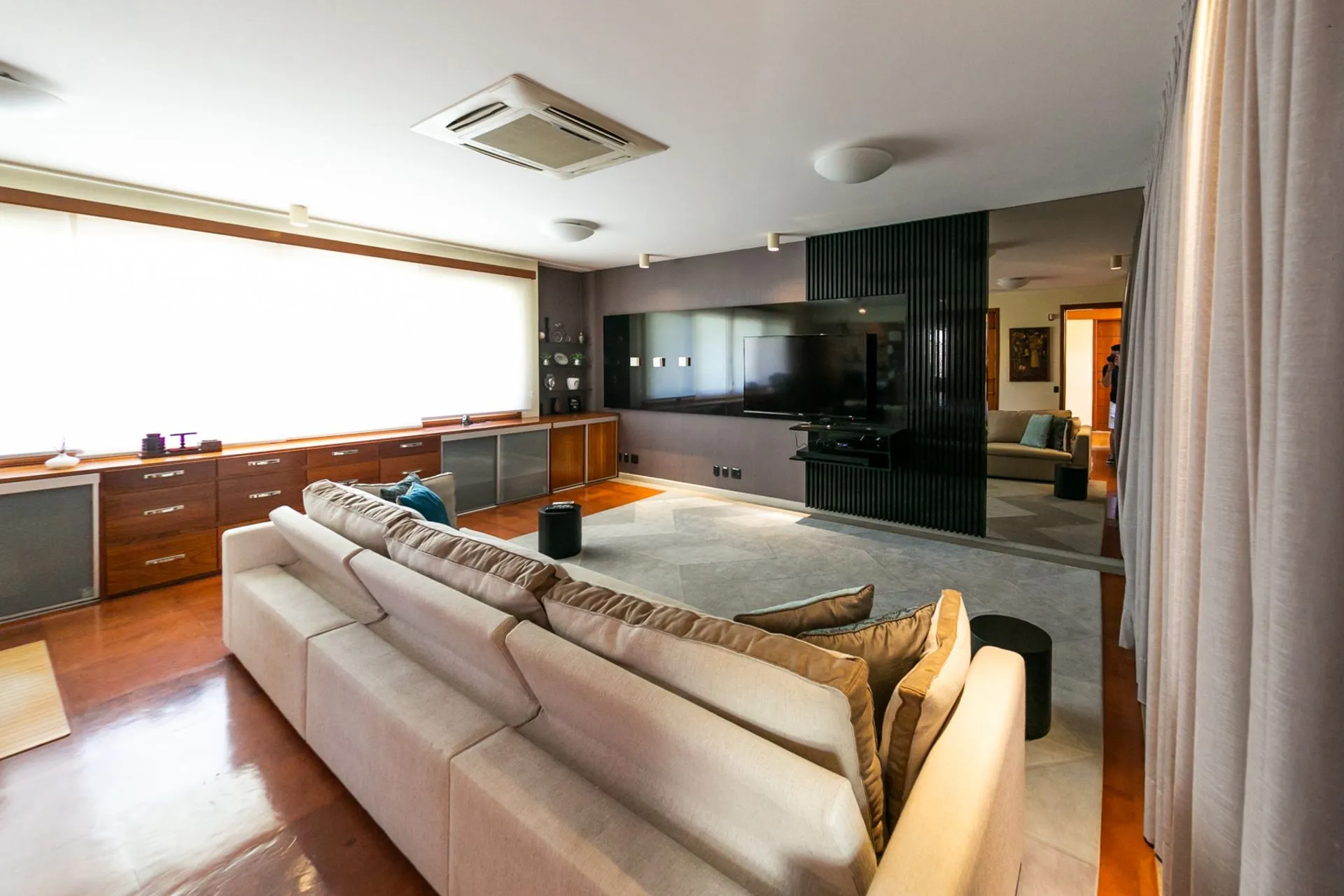 Imagem Casa para Locação Anual em Jurerê Internacional com vista para Praia