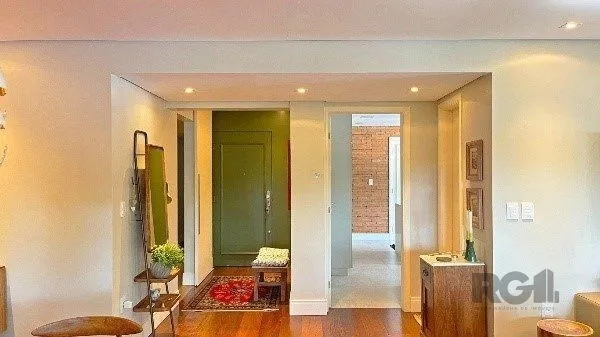Imagem Apartamento de 200m², 4 quartos, 1 suíte e 4 vagas - Moinhos de Vento