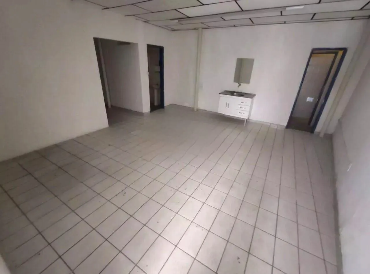 Imagem Oportunidade de Locação: Espaçoso Ponto Comercial de 110 m² no Centro de Pindamonhangaba, Ideal para Diversos Negócios