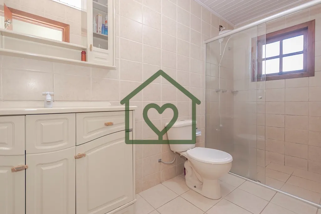Imagem CASA DE 250m² COM 4 QUARTOS, 3 BANHEIROS, 3 SALAS DE ESTAR, 2 COZINHAS, ESPAÇO GOURMET. COM 3 VAGA...