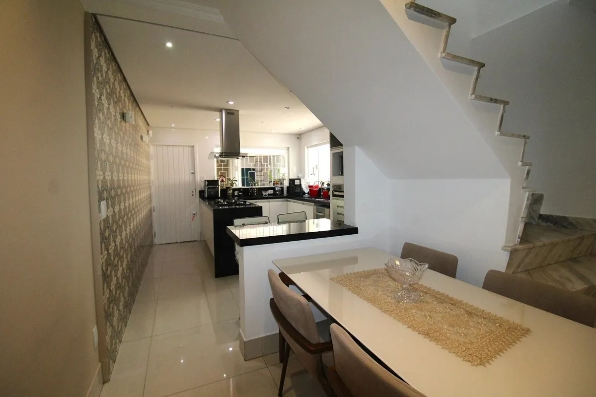 Imagem Casa à Venda - Recém-Reformada e Completa