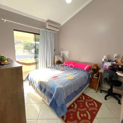 Imagem Sobrado com Piscina | Jaraguá Esquerdo | 3 quartos (1 suíte) | 170m²