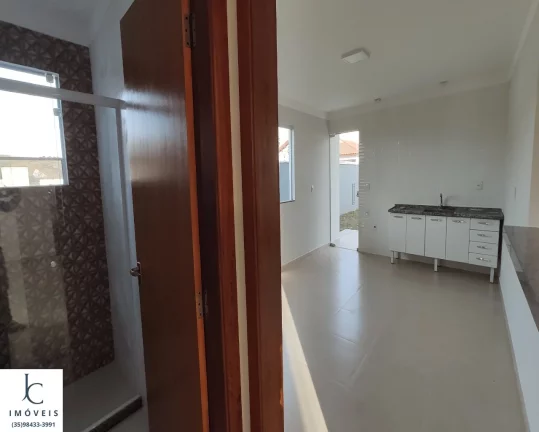 Imagem Casa à venda em condomínio horizontal fechado em São Lourenço MG. Portaria 24 h., bem localizado em bairro nobre.