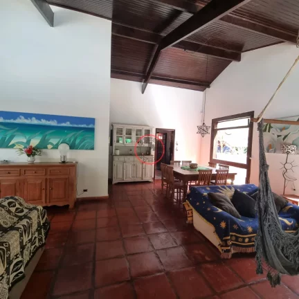 Imagem CASA COM 3 QUARTOS , SALA ESTAR ,SALA DE JANTAR, PISCINA, LAVANDERIA , ACESSO AO RIO ,BANHEIROS, LAVABO,3 VAGAS,974 mt de terreno