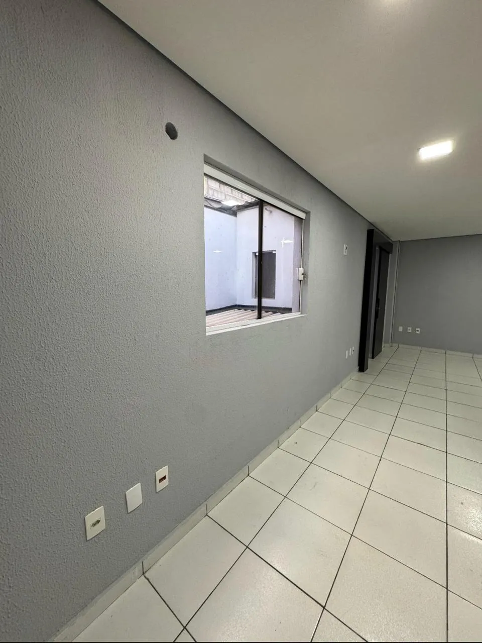 Imagem Galpão para Locação em Sorocaba - 290m² com Mezanino e Estrutura Moderna