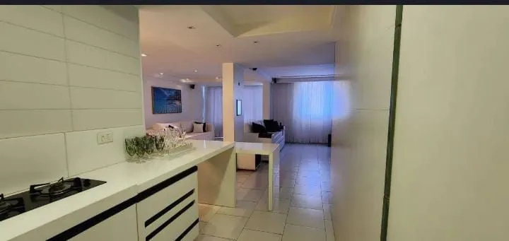 Imagem Apartamento porteira fechada em Manaíra, 86 m², 2 quartos, automação Alexa, mobiliado, nascente norte e próximo à praia.