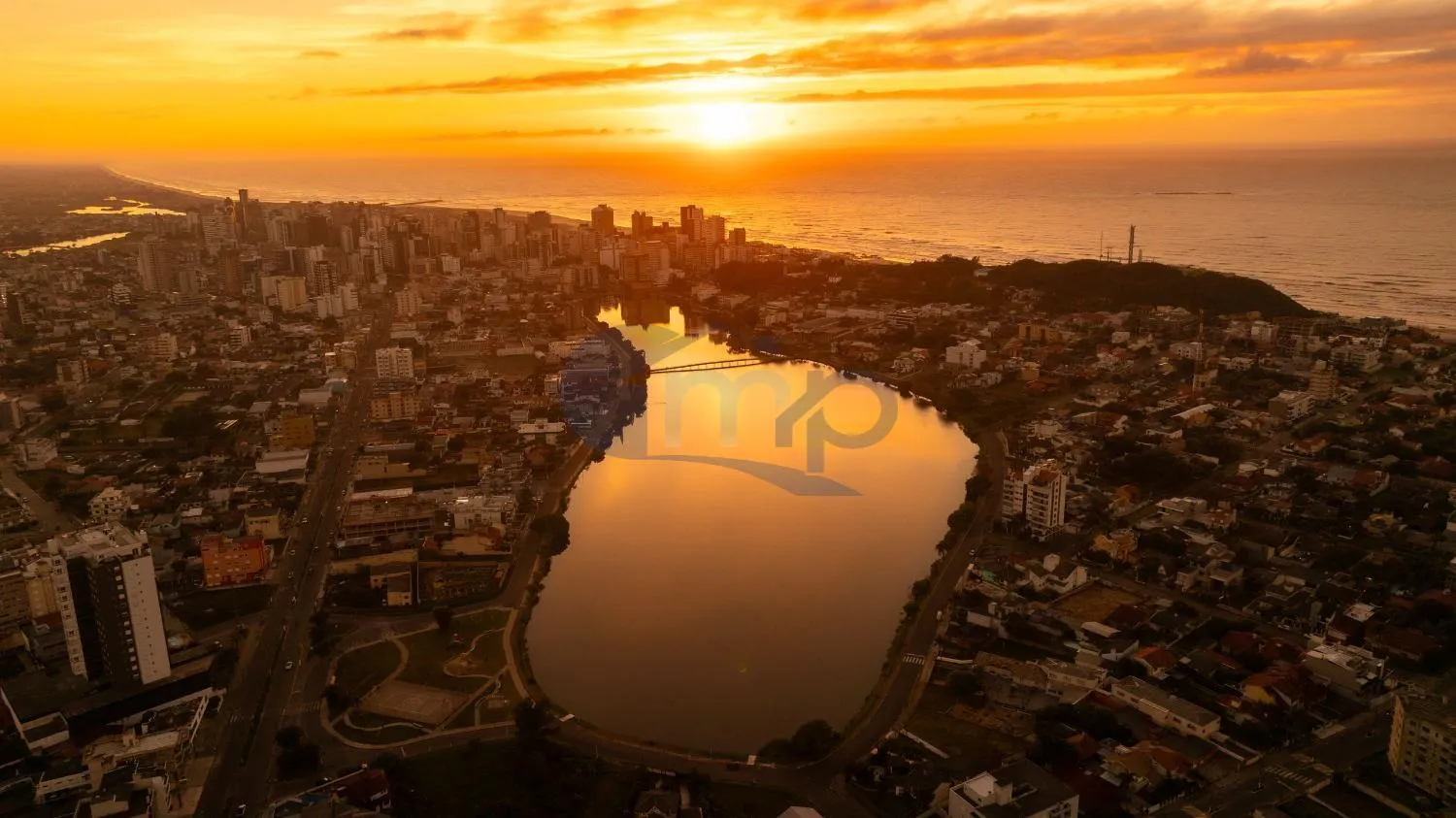 Imagem Apartamento a venda com 2 dormitorios no centro de Torres/RS