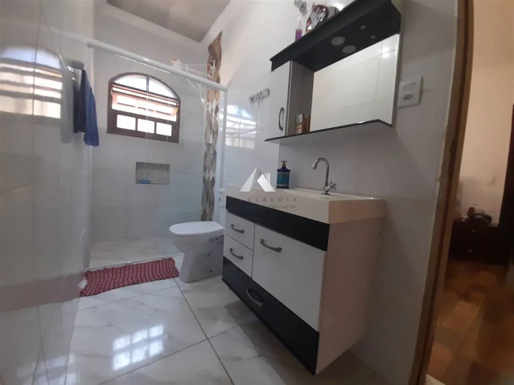 Imagem Casa na praia de Mongaguá bairro de moradores fixos, otima localização.