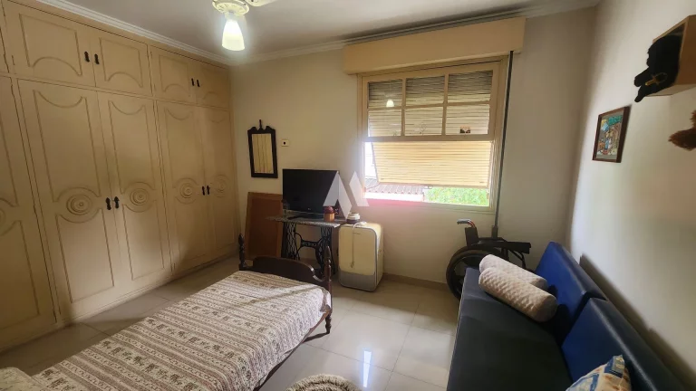 Imagem Sobrado Espetacular no Coração do Embaré – Conforto, Elegância e Localização Privilegiada