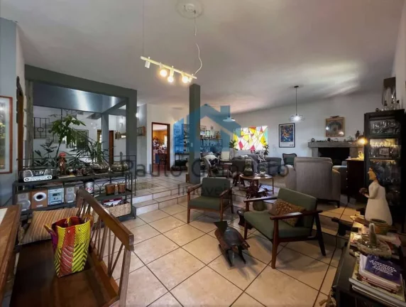 Imagem Casa à venda na Granja Viana - Linda e Rústica!