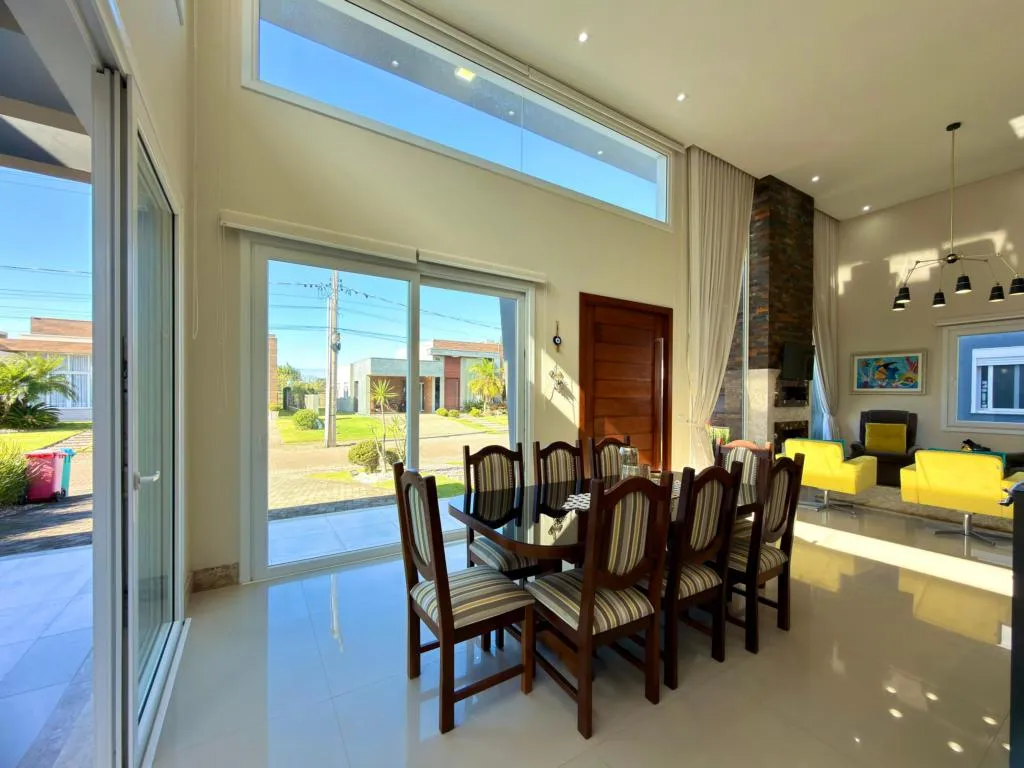 Imagem Casa em Condominio 4 Dormitórios - Bairro --