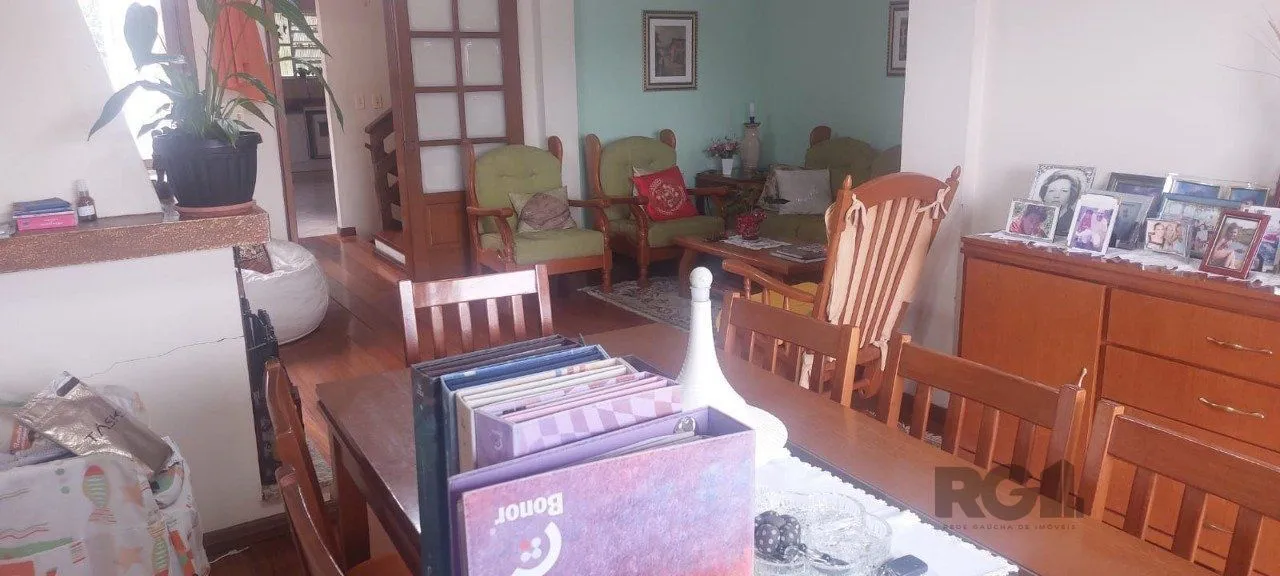 Imagem Casa 3 dormitórios à venda Medianeira Porto Alegre/RS