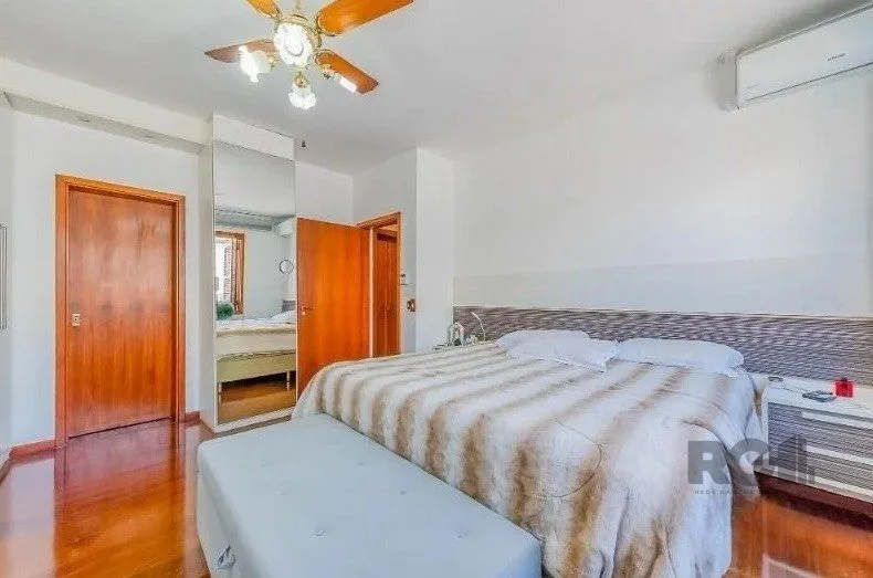 Imagem Casa 221m² - 3 dormitórios, 1 suíte, 4 vagas de garagem no bairro Vila Assunção