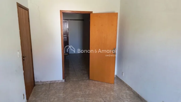Imagem Casa espaçosa e muito bem localizada em Paulínia, de frente para uma agradável praça, proporcion...