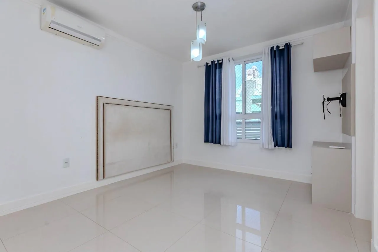 Imagem Apartamento com vista para o mar à venda com 270m2 por R$ 4.900.000,00