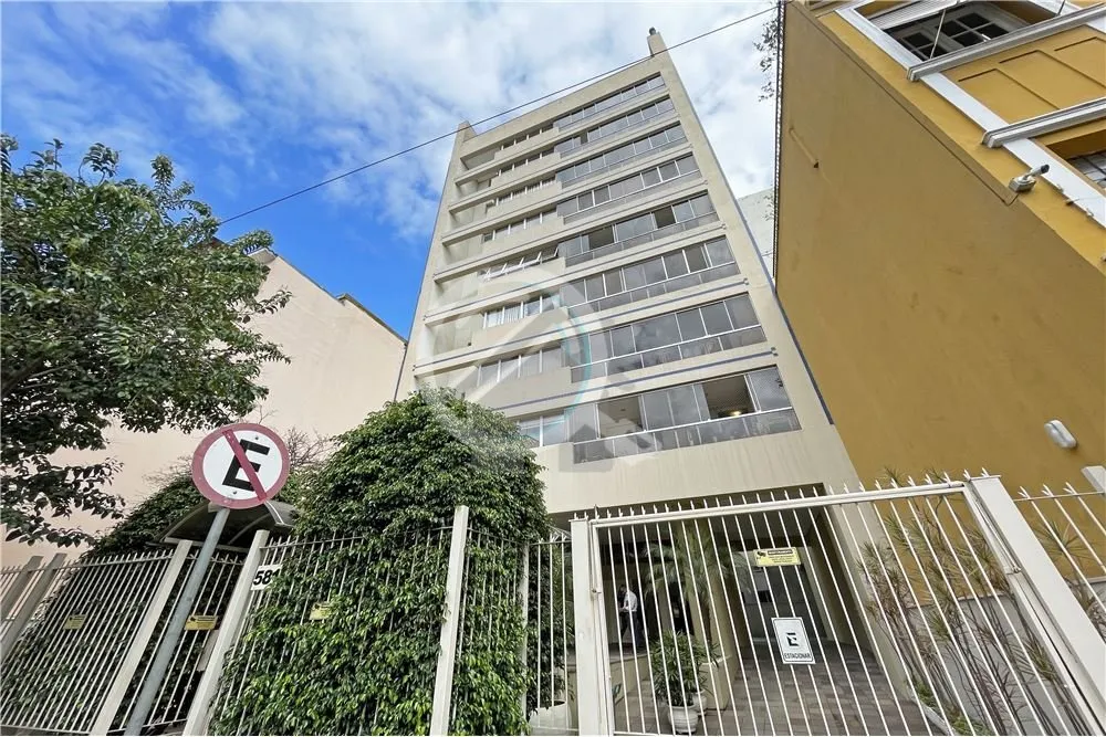 No Centro Histórico, Na Rua Duque de Caxias, Próx. Praça da Matriz, Apartamento 2 Dormitórios, e...