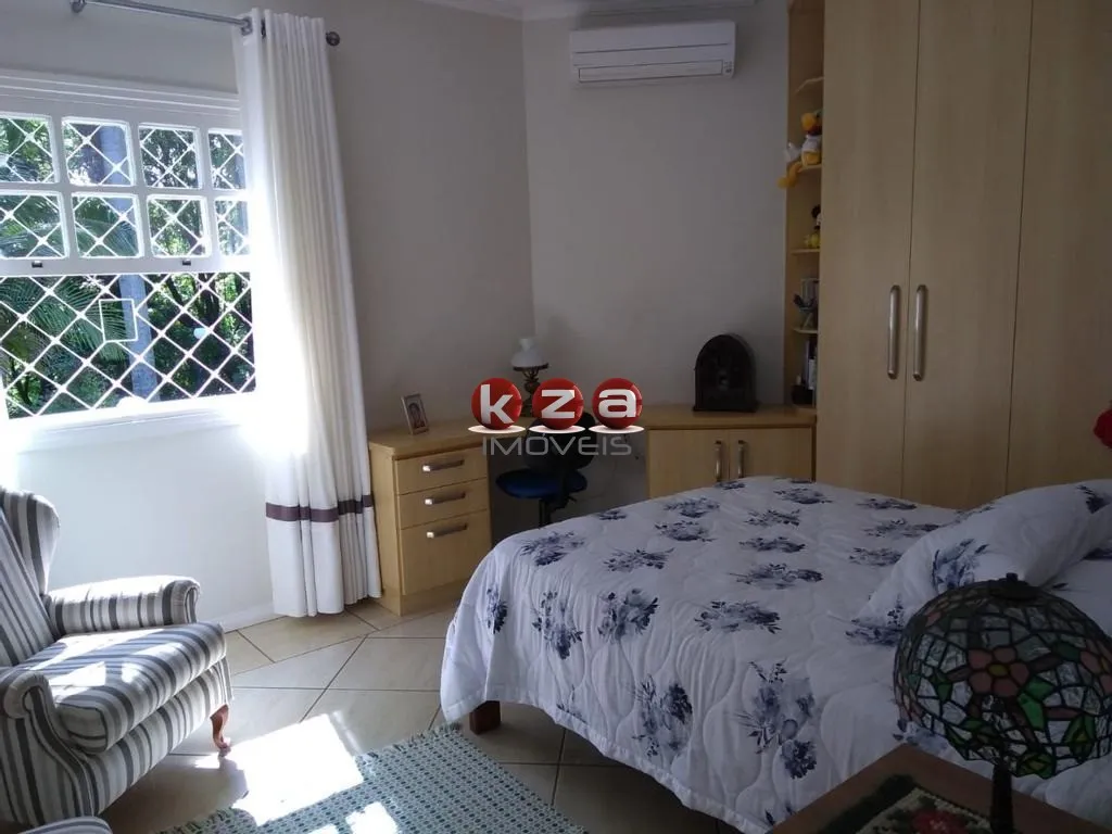 Imagem Imperdível Chácara à Venda em Valinhos-SP, 4 Quartos, 4 Suítes, 2 Salas, 6 Banheiros, 10 Vagas de Garagem, 240m² de Área!