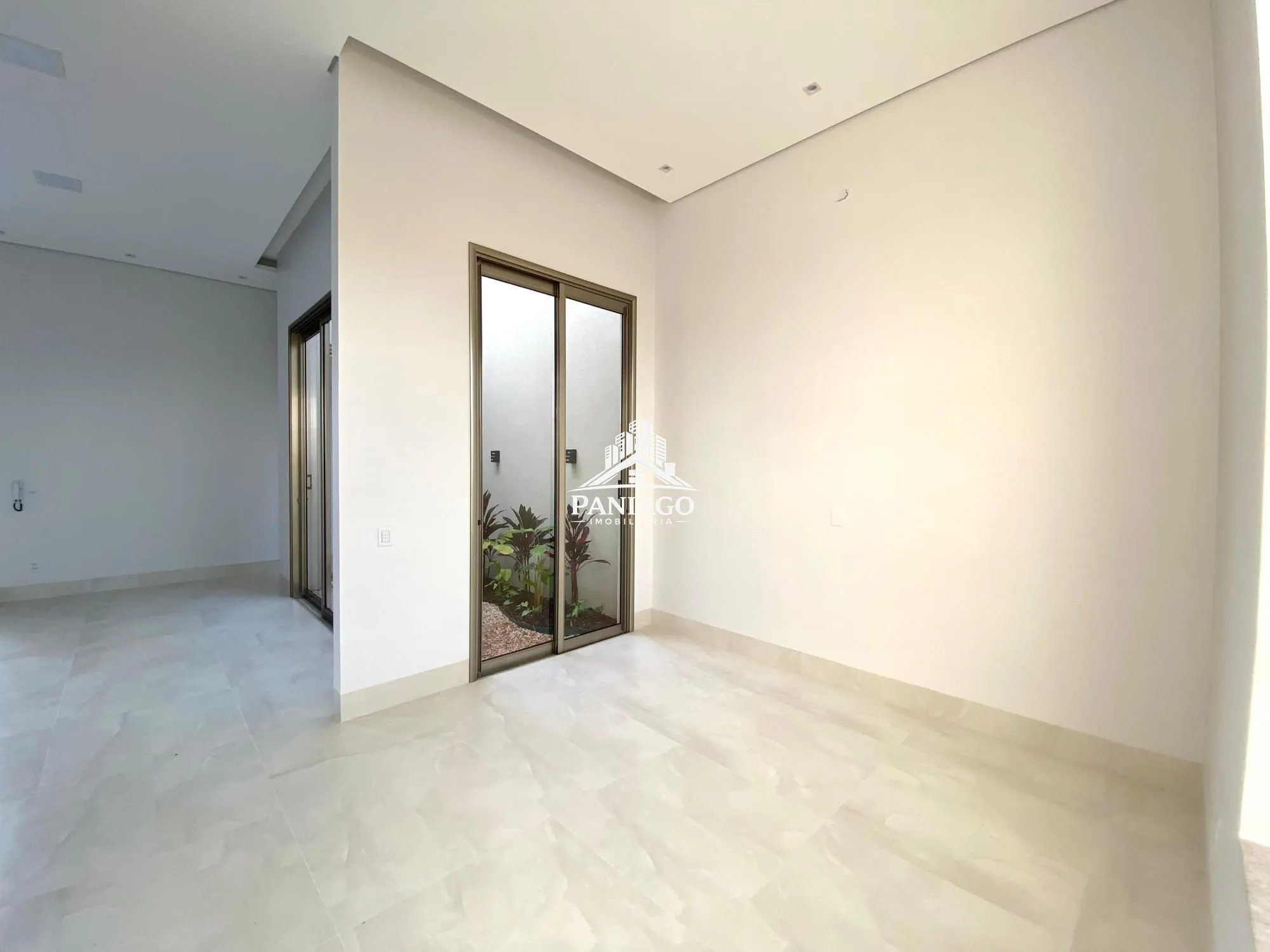 Imagem Casa de alto padrão com 3 suítes, cozinha gourmet e piscina com cascata