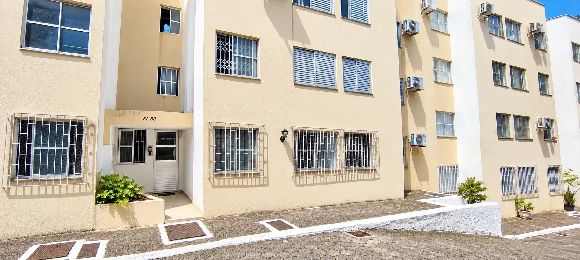 Imagem Apartamento com 2 Quartos à Venda, 44 m² em Coqueiros - Florianópolis