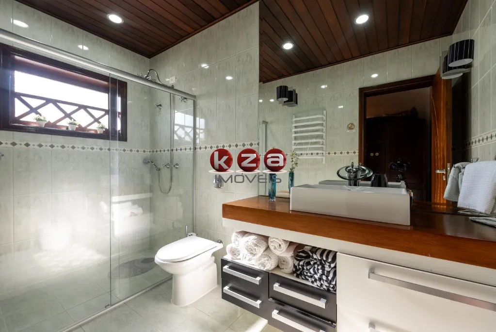 Imagem Imperdível: Casa de luxo à venda em Campos do Jordão-SP, bairro Manancial, 5 quartos, 5 suítes, 3 salas, 6 banheiros, 4 vagas, 650m²