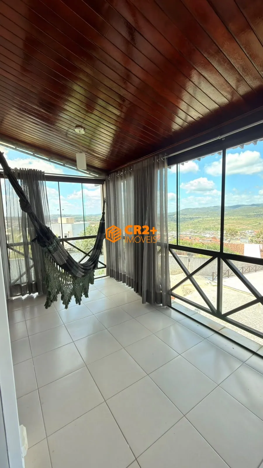 Imagem CASA À VENDA EM CONDOMÍNIO EM GRAVATÁ - 5 QUARTOS, 3 SUÍTES E ÁREA GOURMET