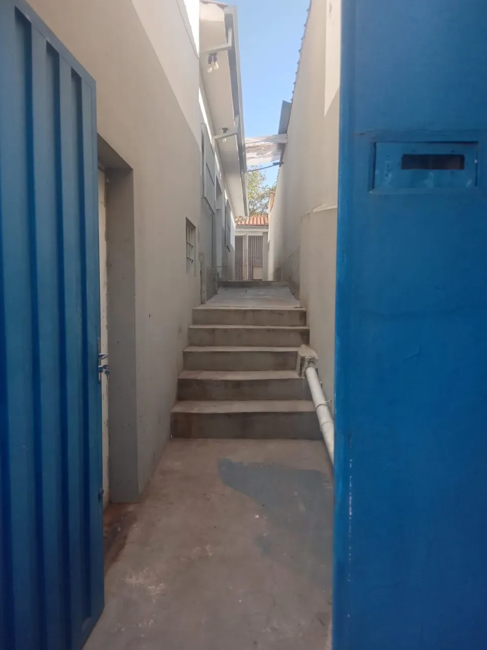 Imagem Casa Comercial para Locação: Imóvel de Alto Padrão com 2 Quartos, 1 Suíte e Vaga de Garagem no Jardim América, Sorocaba-SP