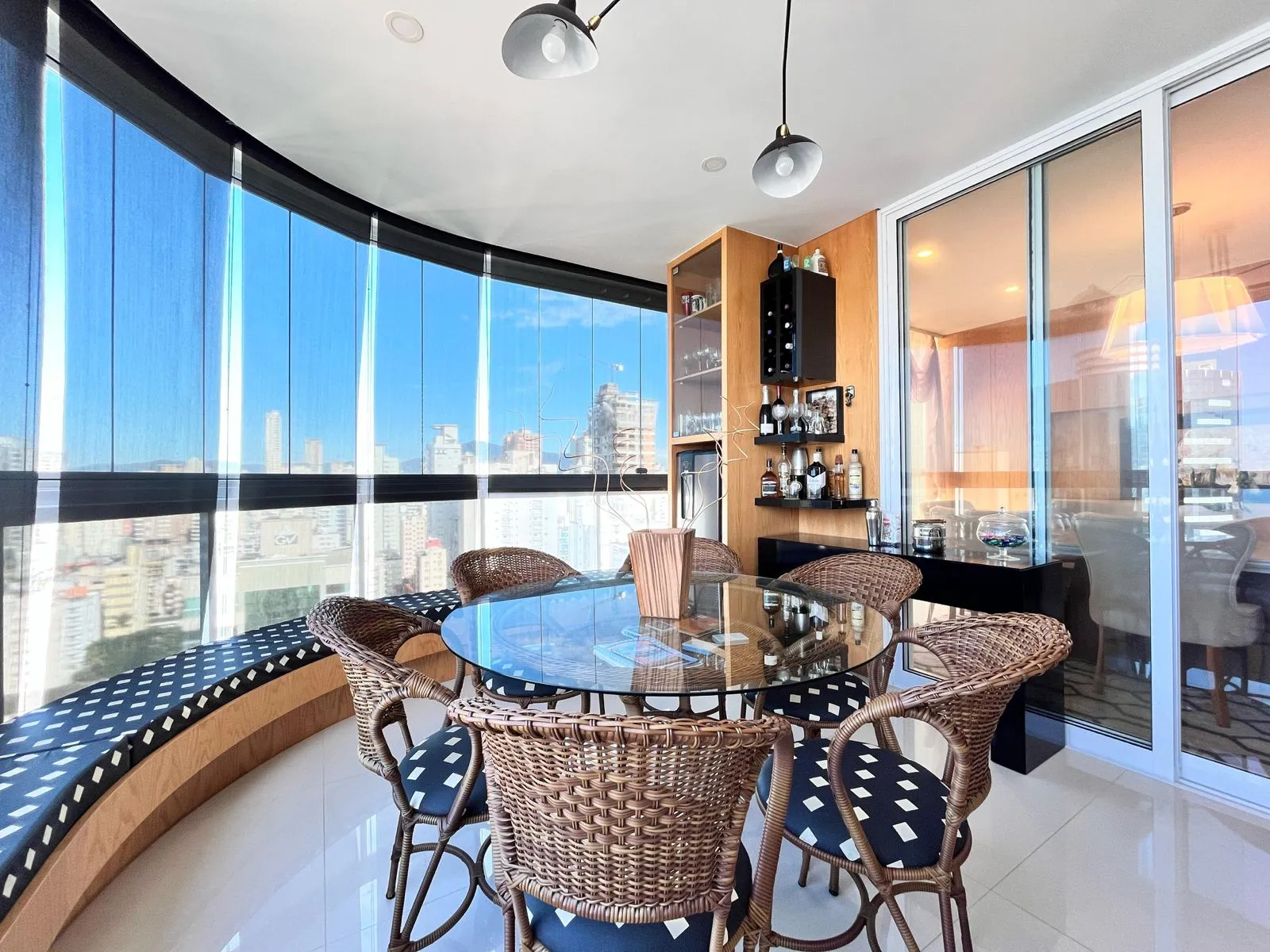 Imagem Apartamento com vista para o mar à venda com 193m2 por R$ 3.350.000,00