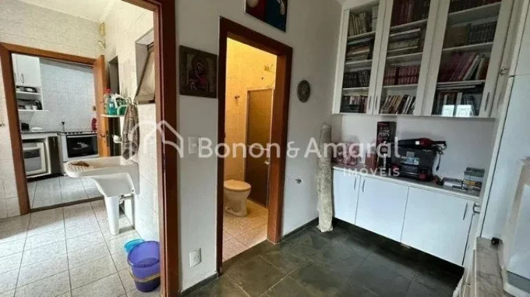 Imagem Venha conhecer esse espaçoso sobrado, pronto para morar, que conta com 211 m² de área construída...