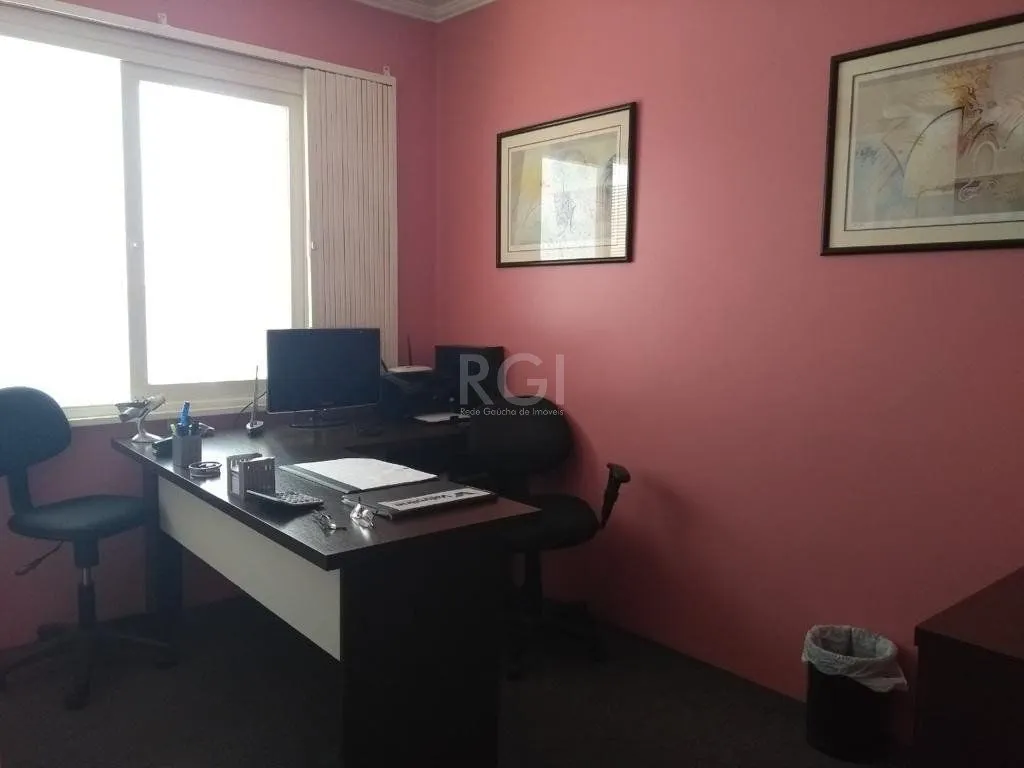 Imagem Casa para Venda - 249.86m², 3 dormitórios, sendo 1 suites, 4 vagas - Medianeira